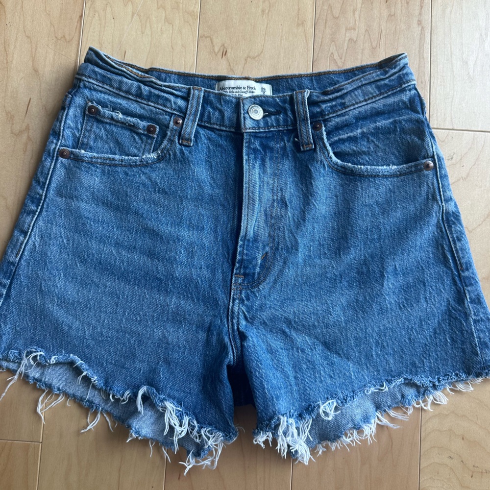 Abercrombie & Fitch 90’s Relaxed High Rise Cut-off Short